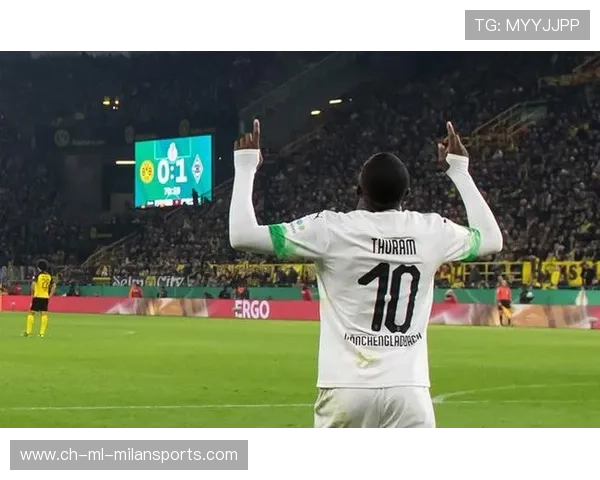 多特布兰特突破后横传前锋抢点入网：极致默契成就一剑封喉的瞬间