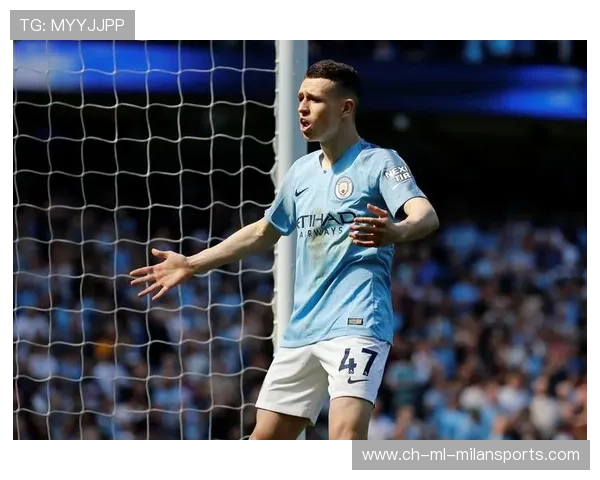 曼城福登挑射动作沉稳，展现足球场上的艺术之美