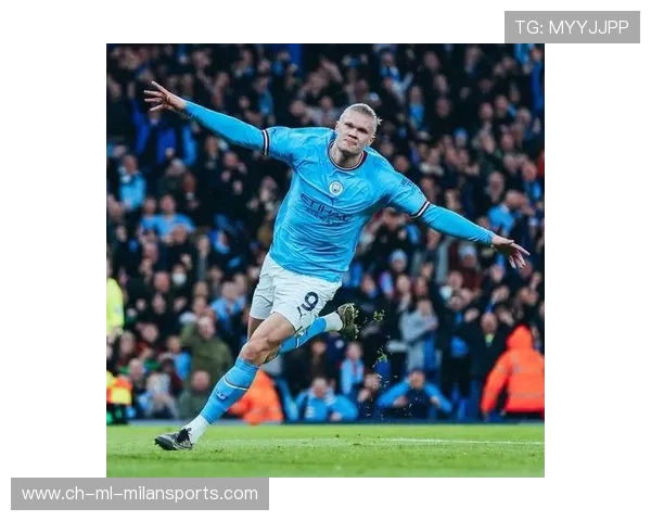 哈兰德在禁区混战中捅射破门锁定胜局