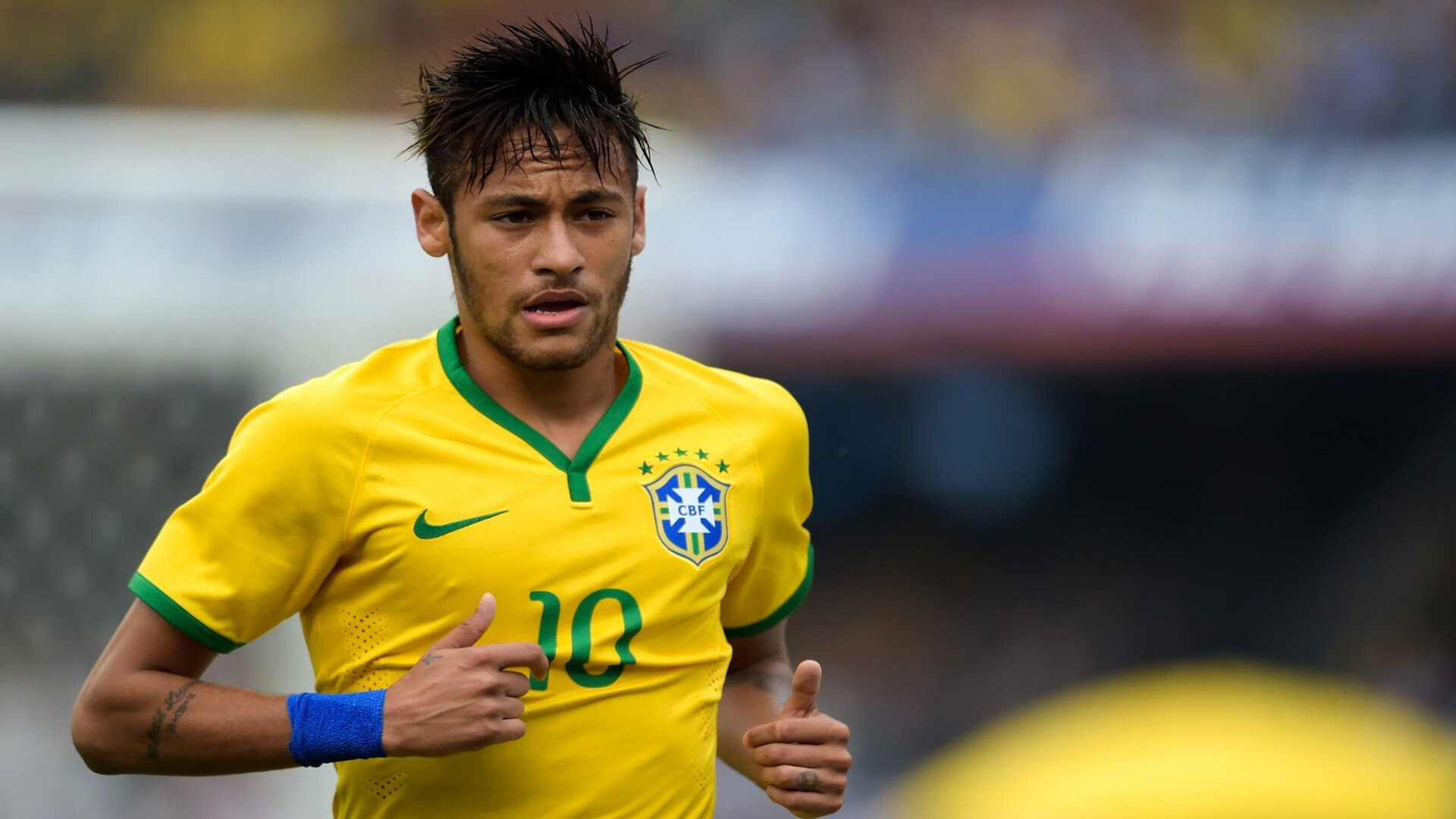 “华金·托比利亚的全能防守与强大领导力，成为美洲狮队的战术支柱”